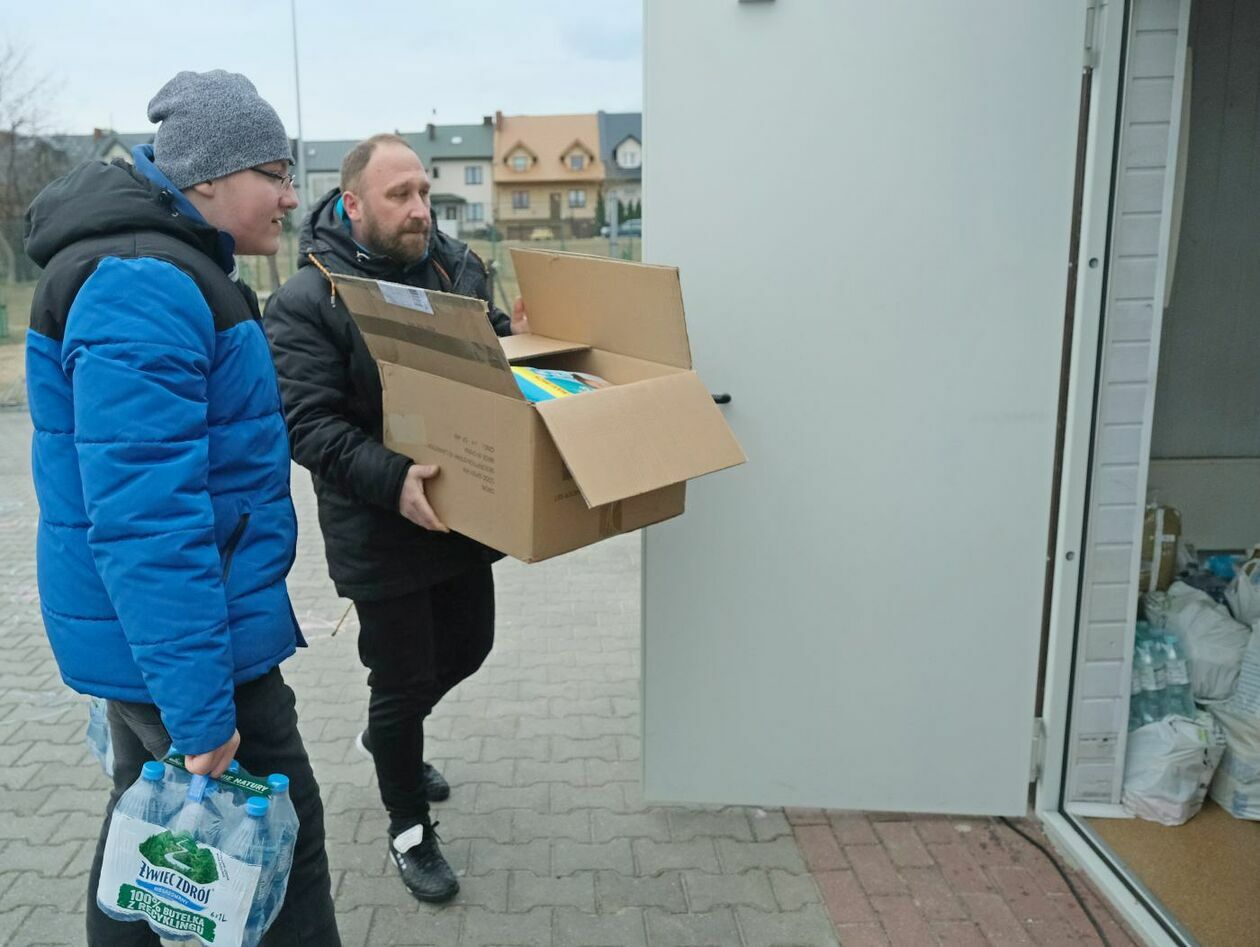  Turniej charytatywny piłki nożnej: zbierali dary rzeczowe dla uchodźców z Ukrainy (zdjęcie 2) - Autor: Maciej Kaczanowski