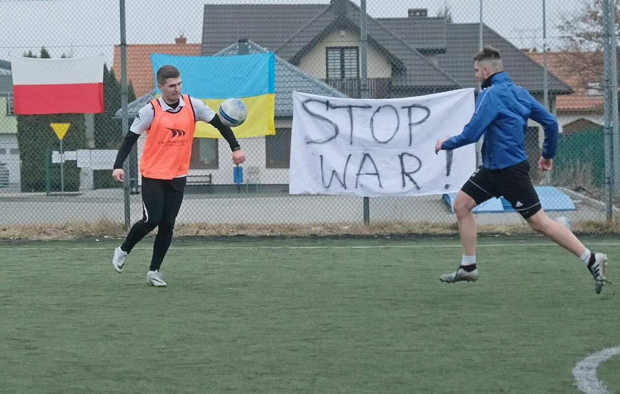  Turniej charytatywny piłki nożnej: zbierali dary rzeczowe dla uchodźców z Ukrainy (zdjęcie 6) - Autor: Maciej Kaczanowski