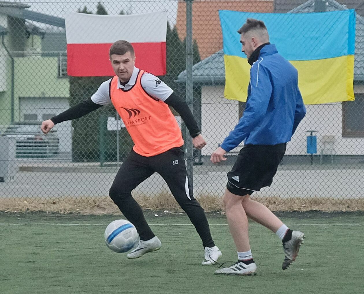  Turniej charytatywny piłki nożnej: zbierali dary rzeczowe dla uchodźców z Ukrainy (zdjęcie 5) - Autor: Maciej Kaczanowski