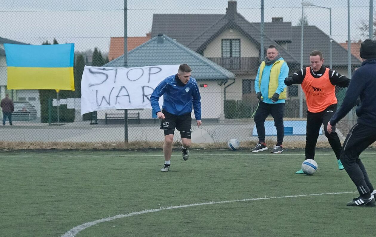  Turniej charytatywny piłki nożnej: zbierali dary rzeczowe dla uchodźców z Ukrainy (zdjęcie 13) - Autor: Maciej Kaczanowski