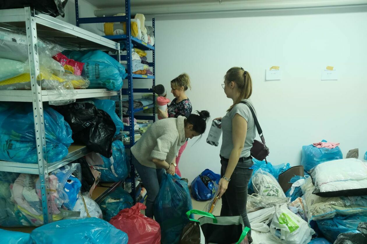  W Świdniku już działa nowy punkt odbioru i dystrybucji darów dla uchodźców z Ukrainy (zdjęcie 4) - Autor: Maciej Kaczanowski