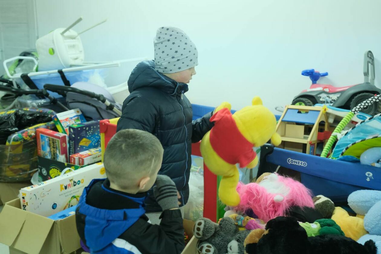  W Świdniku już działa nowy punkt odbioru i dystrybucji darów dla uchodźców z Ukrainy (zdjęcie 15) - Autor: Maciej Kaczanowski