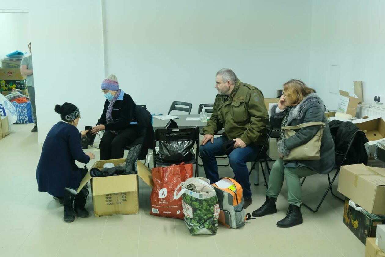  W Świdniku już działa nowy punkt odbioru i dystrybucji darów dla uchodźców z Ukrainy (zdjęcie 14) - Autor: Maciej Kaczanowski