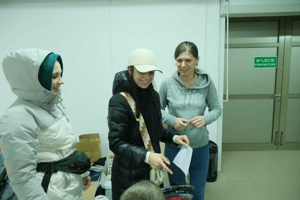  W Świdniku już działa nowy punkt odbioru i dystrybucji darów dla uchodźców z Ukrainy (zdjęcie 17) - Autor: Maciej Kaczanowski