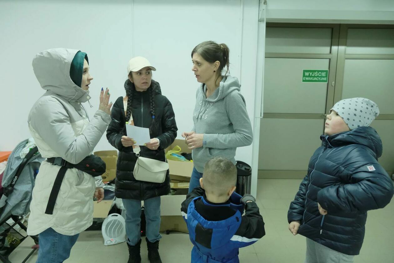 W Świdniku już działa nowy punkt odbioru i dystrybucji darów dla uchodźców z Ukrainy - Autor: Maciej Kaczanowski