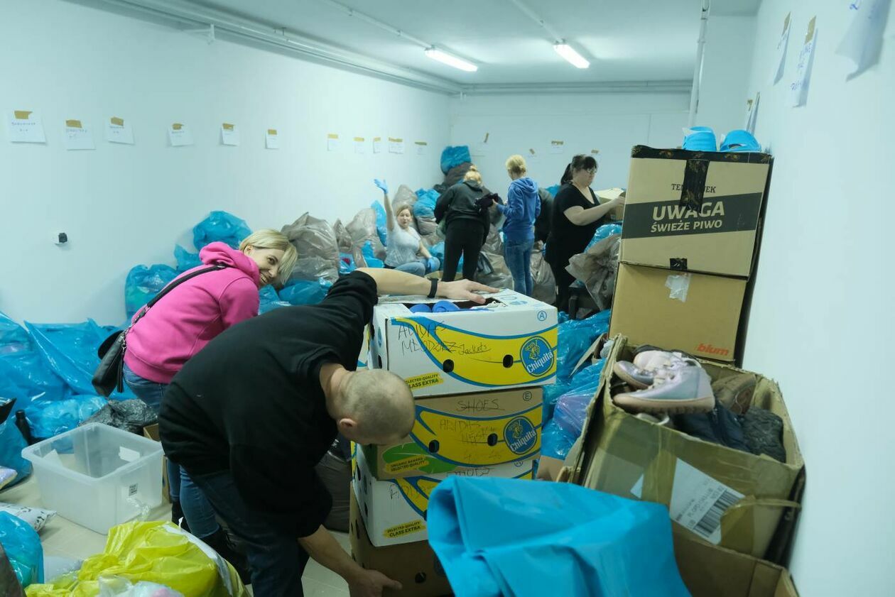  W Świdniku już działa nowy punkt odbioru i dystrybucji darów dla uchodźców z Ukrainy (zdjęcie 3) - Autor: Maciej Kaczanowski