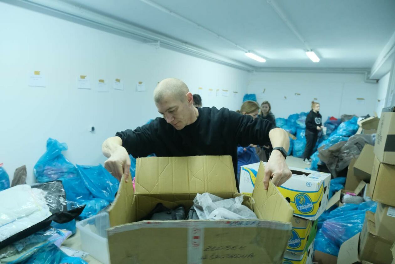  W Świdniku już działa nowy punkt odbioru i dystrybucji darów dla uchodźców z Ukrainy (zdjęcie 5) - Autor: Maciej Kaczanowski
