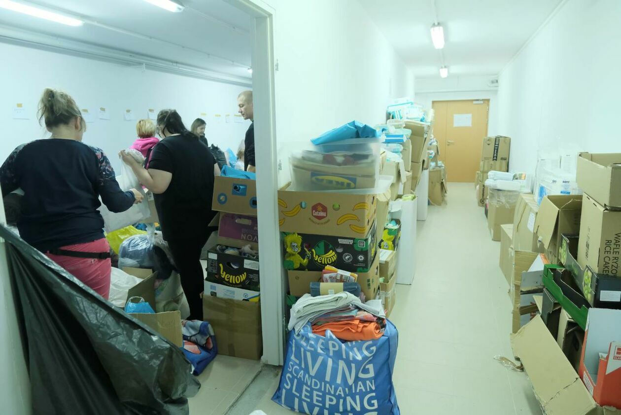  W Świdniku już działa nowy punkt odbioru i dystrybucji darów dla uchodźców z Ukrainy (zdjęcie 10) - Autor: Maciej Kaczanowski