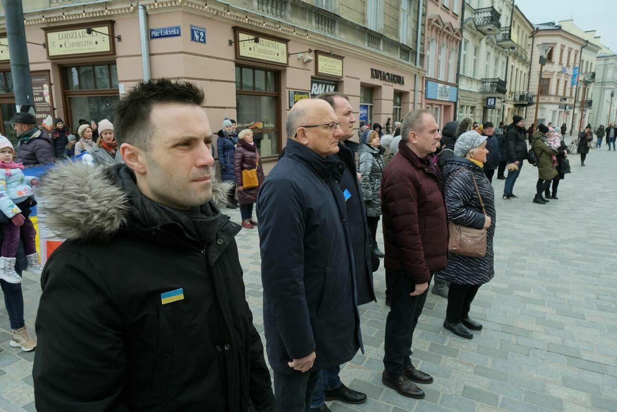  Po hejnale miejskim trębacz odegrał hymny Ukrainy i Polski  (zdjęcie 9) - Autor: Maciej Kaczanowski