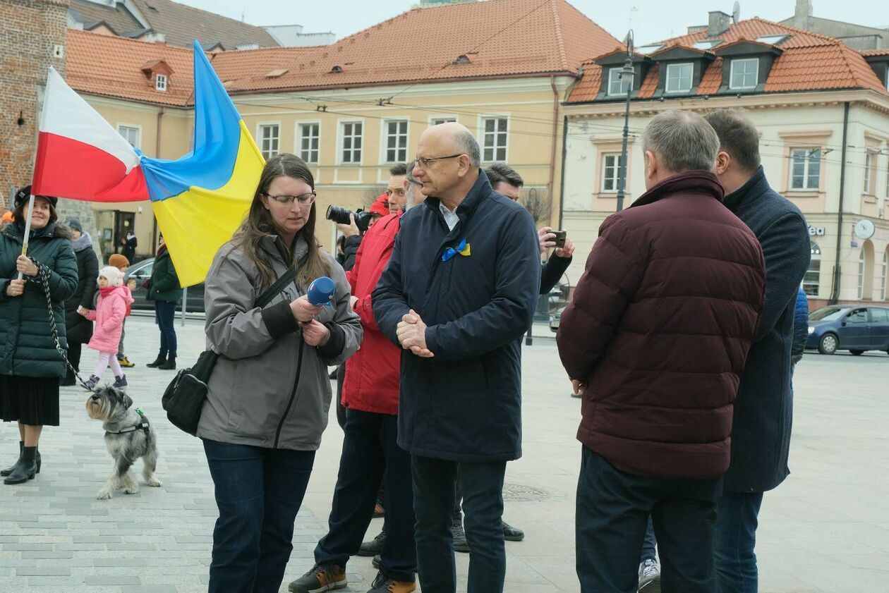  Po hejnale miejskim trębacz odegrał hymny Ukrainy i Polski  (zdjęcie 18) - Autor: Maciej Kaczanowski