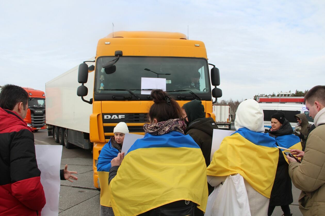  Protest Ukraińców na przejściu w Kukurykach  (zdjęcie 9) - Autor: Ewelina Burda