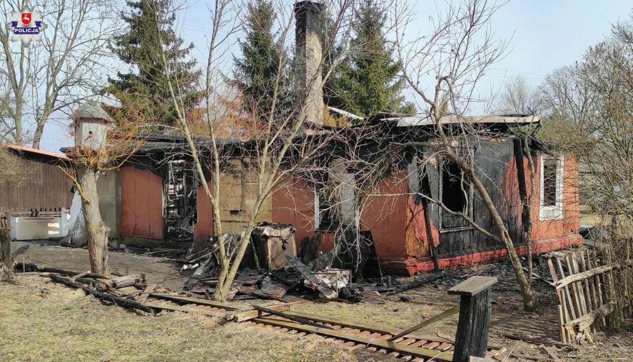  Pożar w gminie Sławatycze (zdjęcie 2) - Autor: Policja