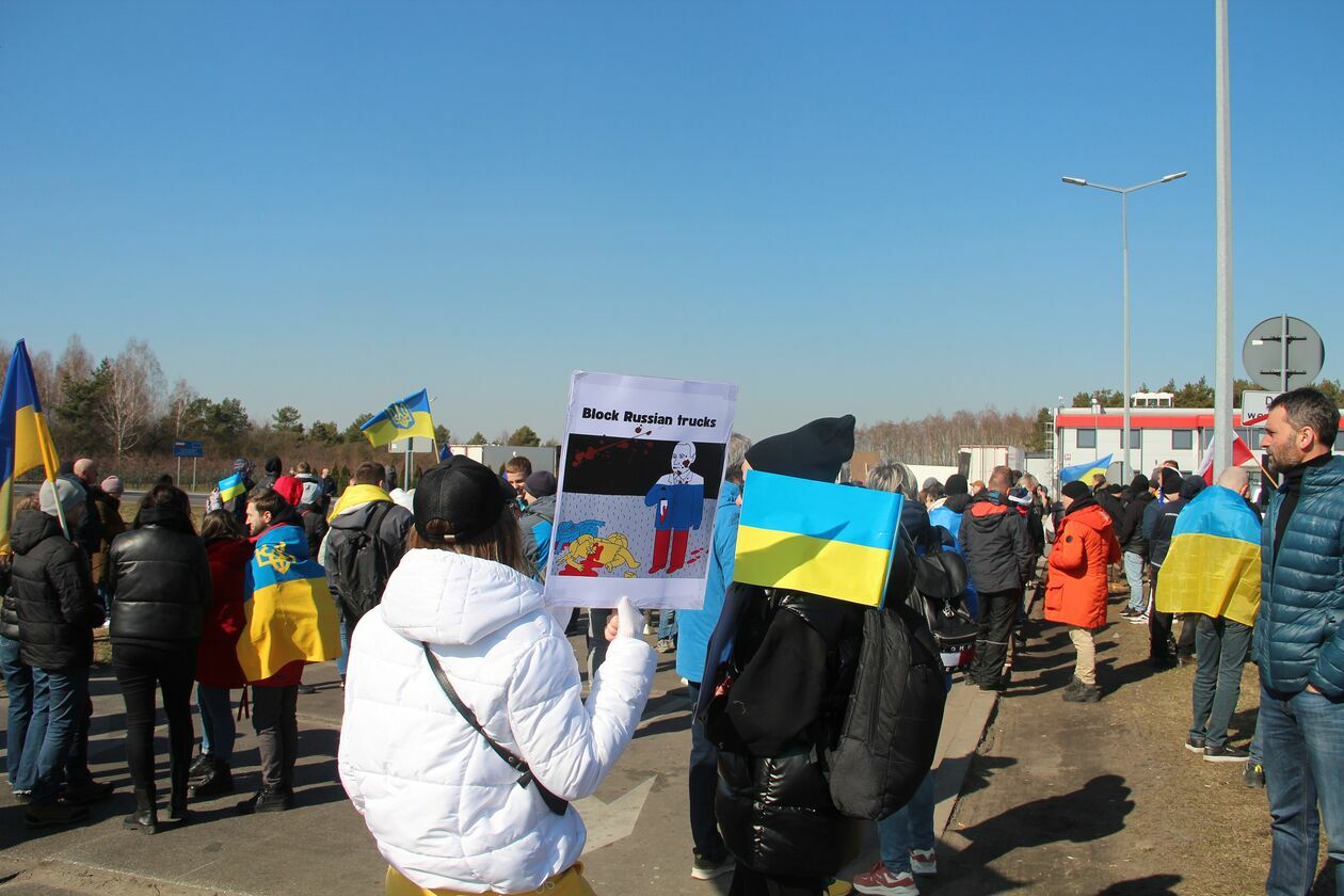  Protest Ukraińców na przejściu w Kukurykach  (zdjęcie 2) - Autor: Ewelina Burda