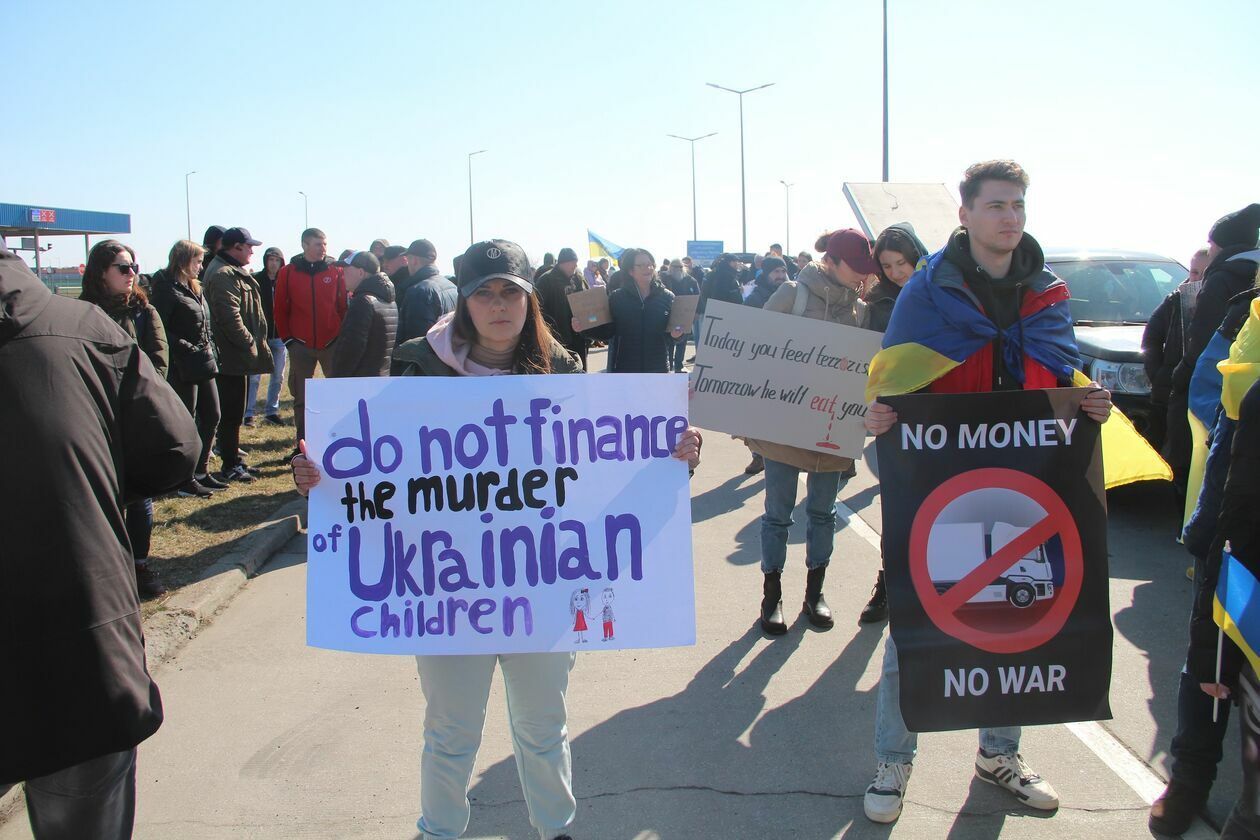  Protest Ukraińców na przejściu w Kukurykach  (zdjęcie 15) - Autor: Ewelina Burda