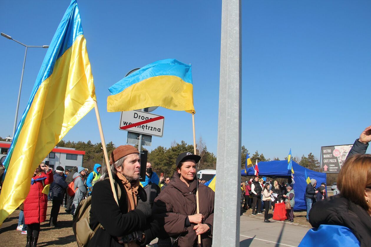  Protest Ukraińców na przejściu w Kukurykach  (zdjęcie 7) - Autor: Ewelina Burda