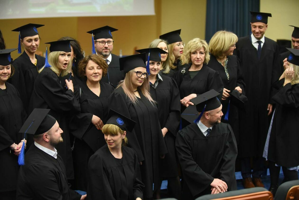  Wręczenie dyplomów MBA na UM (zdjęcie 22) - Autor: Maciej Kaczanowski