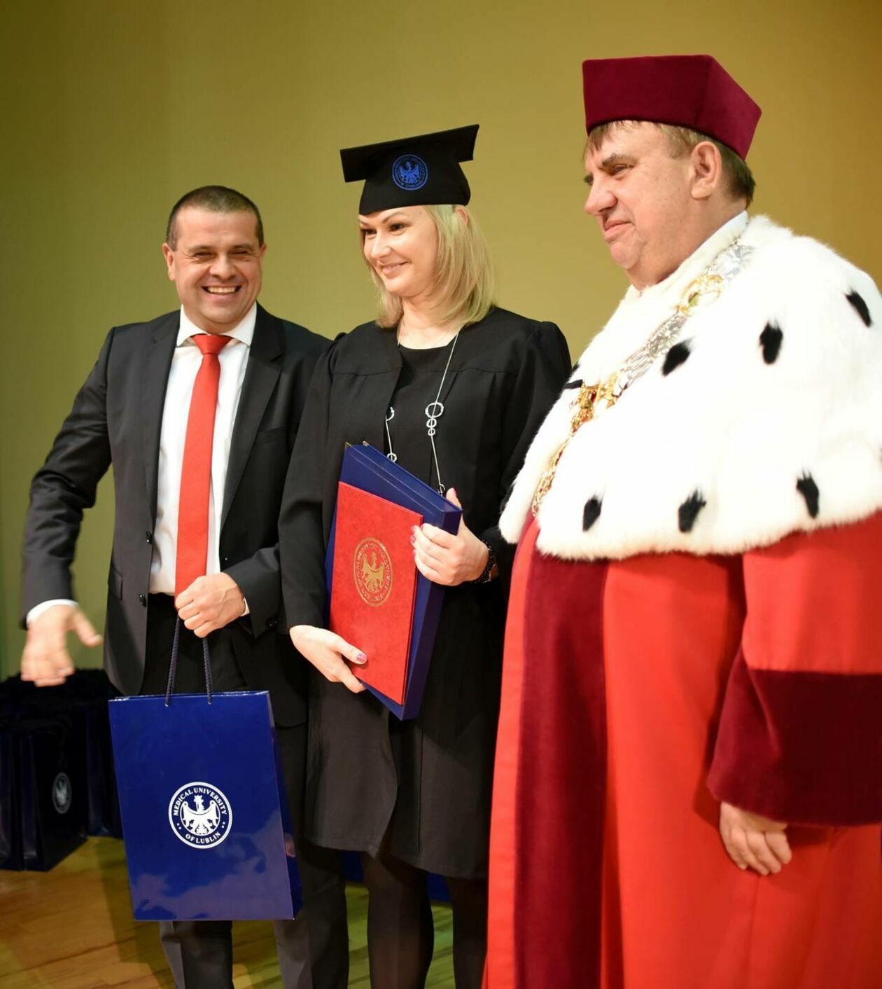 Wręczenie dyplomów MBA na UM (zdjęcie 13) - Autor: Maciej Kaczanowski