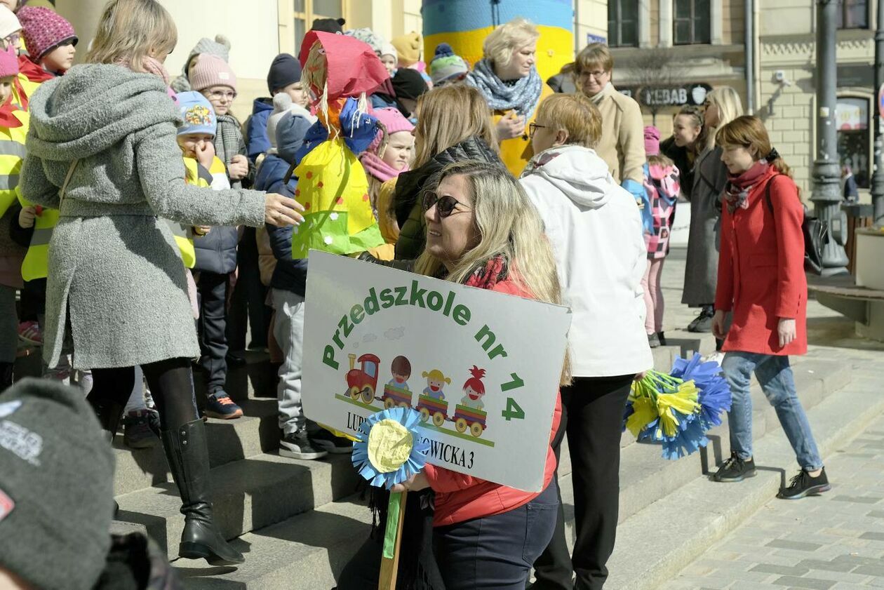  Lubelskie przedszkolaki i ukraińskie dzieci przywitały wiosnę w niebiesko-żółtych barwach (zdjęcie 9) - Autor: Maciej Kaczanowski