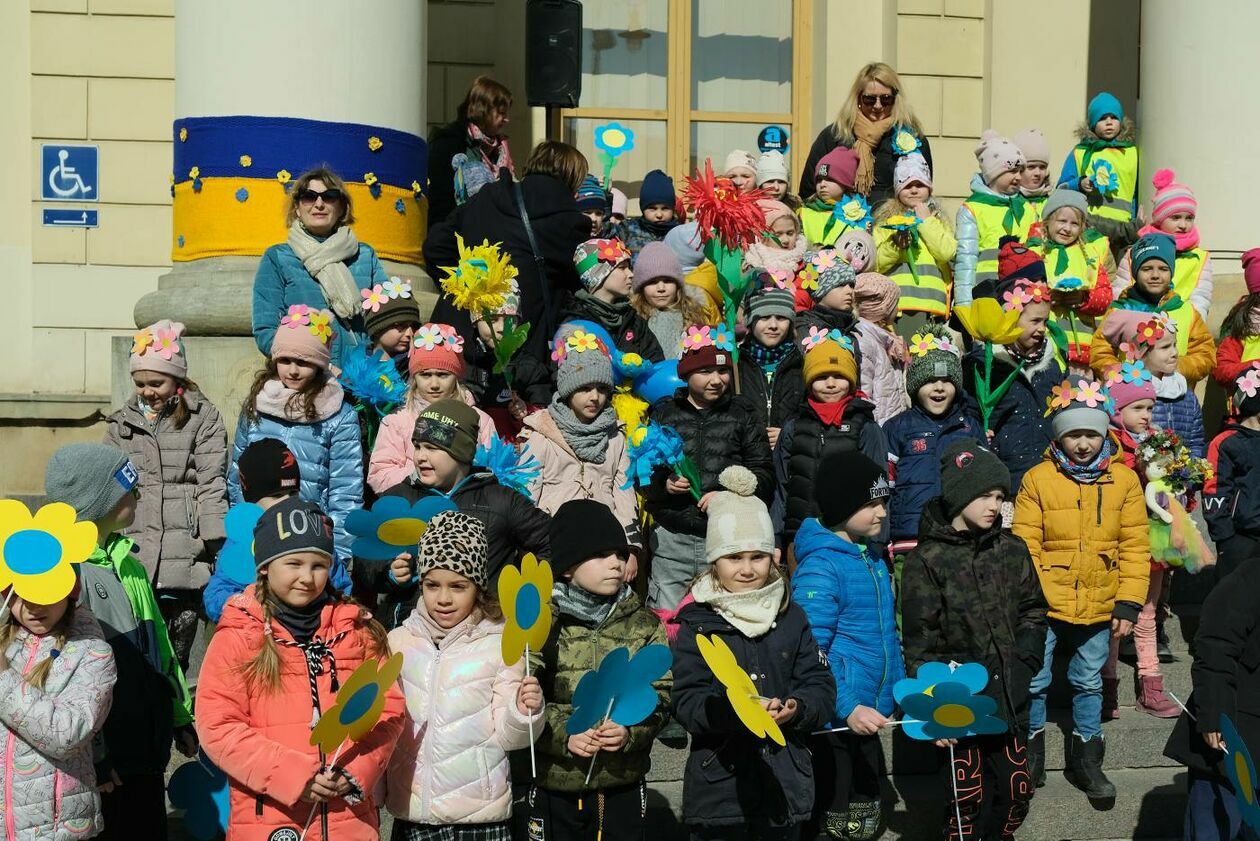  Lubelskie przedszkolaki i ukraińskie dzieci przywitały wiosnę w niebiesko-żółtych barwach (zdjęcie 12) - Autor: Maciej Kaczanowski
