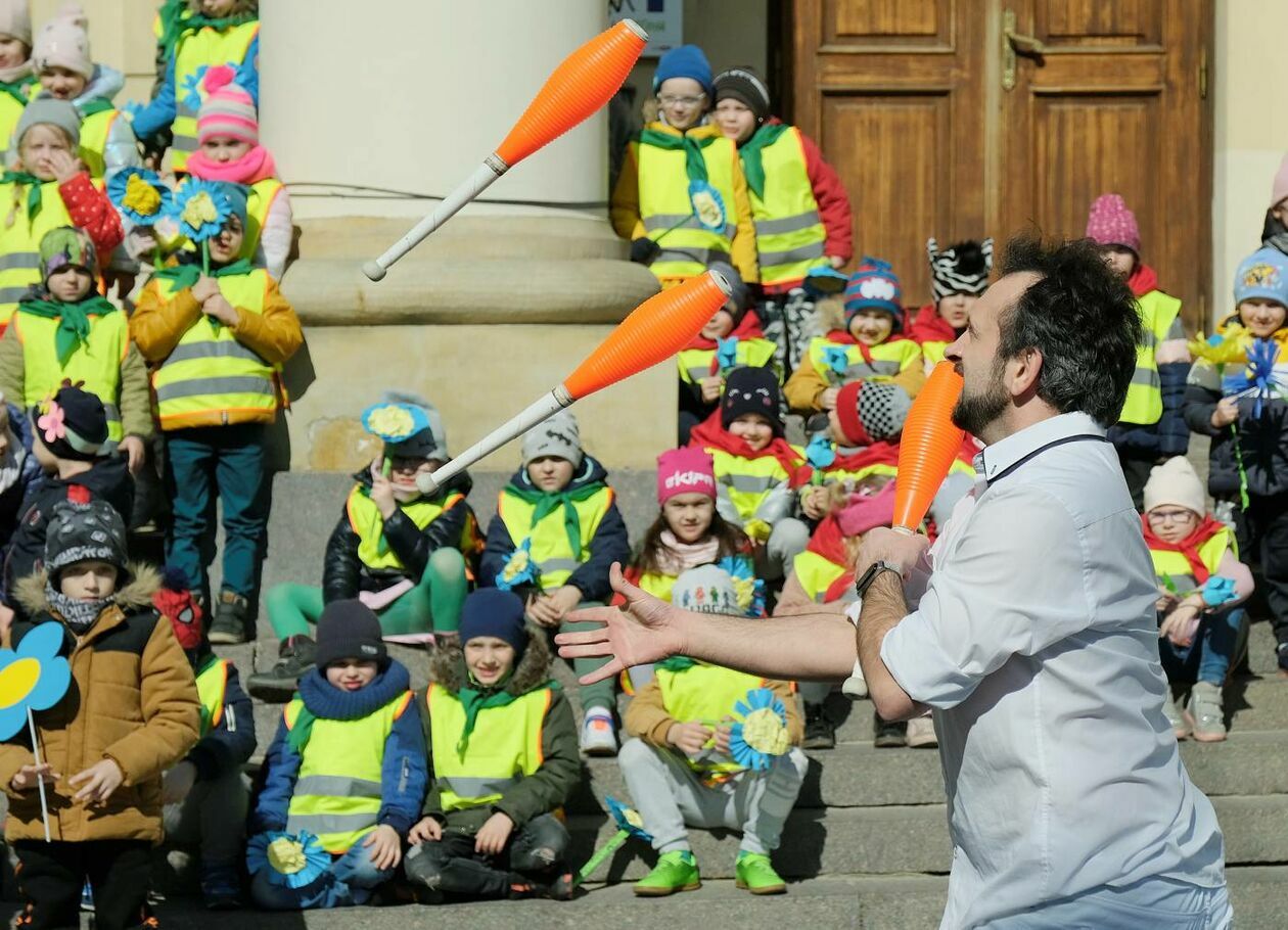 Lubelskie przedszkolaki i ukraińskie dzieci przywitały wiosnę w niebiesko-żółtych barwach (zdjęcie 19) - Autor: Maciej Kaczanowski