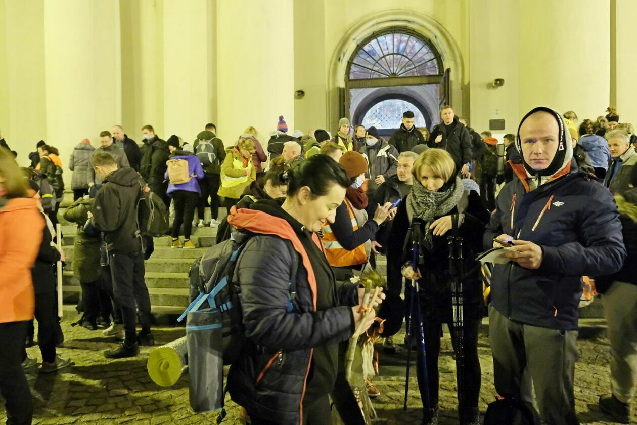  Wyruszyli w drogę uczestnicy tegorocznej Ekstremalnej Drogi Krzyżowej (zdjęcie 24) - Autor: Maciej Kaczanowski