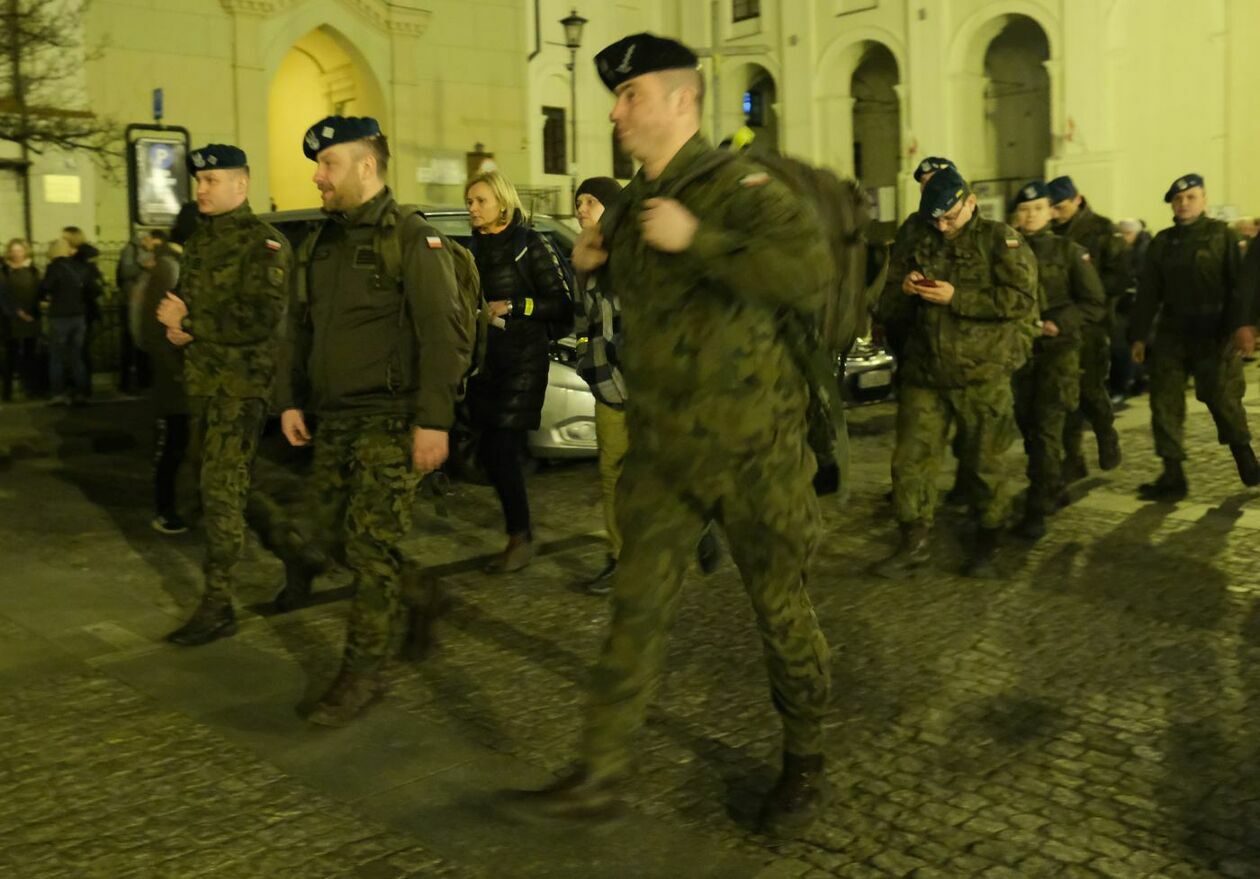  Wyruszyli w drogę uczestnicy tegorocznej Ekstremalnej Drogi Krzyżowej (zdjęcie 32) - Autor: Maciej Kaczanowski