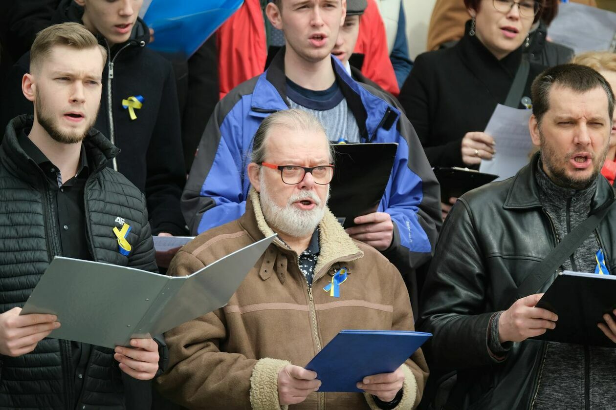  Lubelskie chóry śpiewały Modlitwę o pokój by zaprotestować przeciwko wojnie w Ukrainie (zdjęcie 21) - Autor: Maciej Kaczanowski