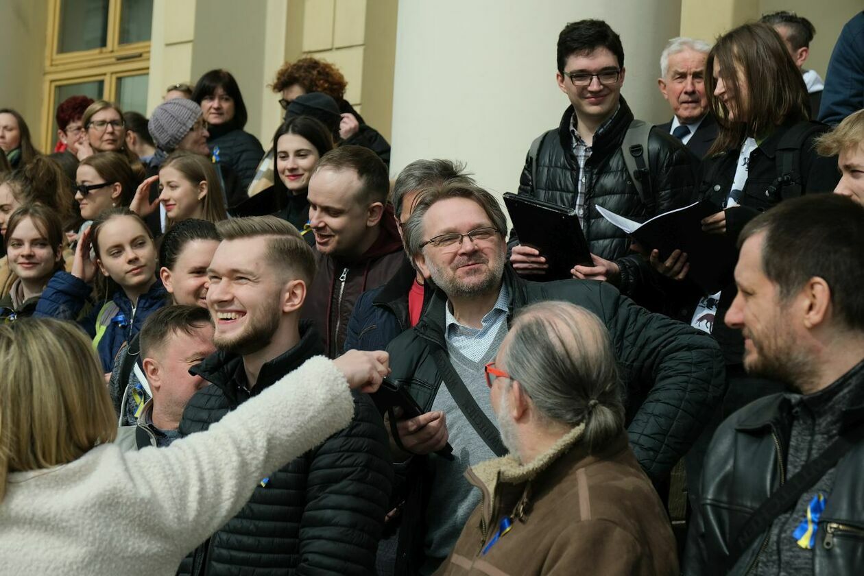  Lubelskie chóry śpiewały Modlitwę o pokój by zaprotestować przeciwko wojnie w Ukrainie (zdjęcie 7) - Autor: Maciej Kaczanowski