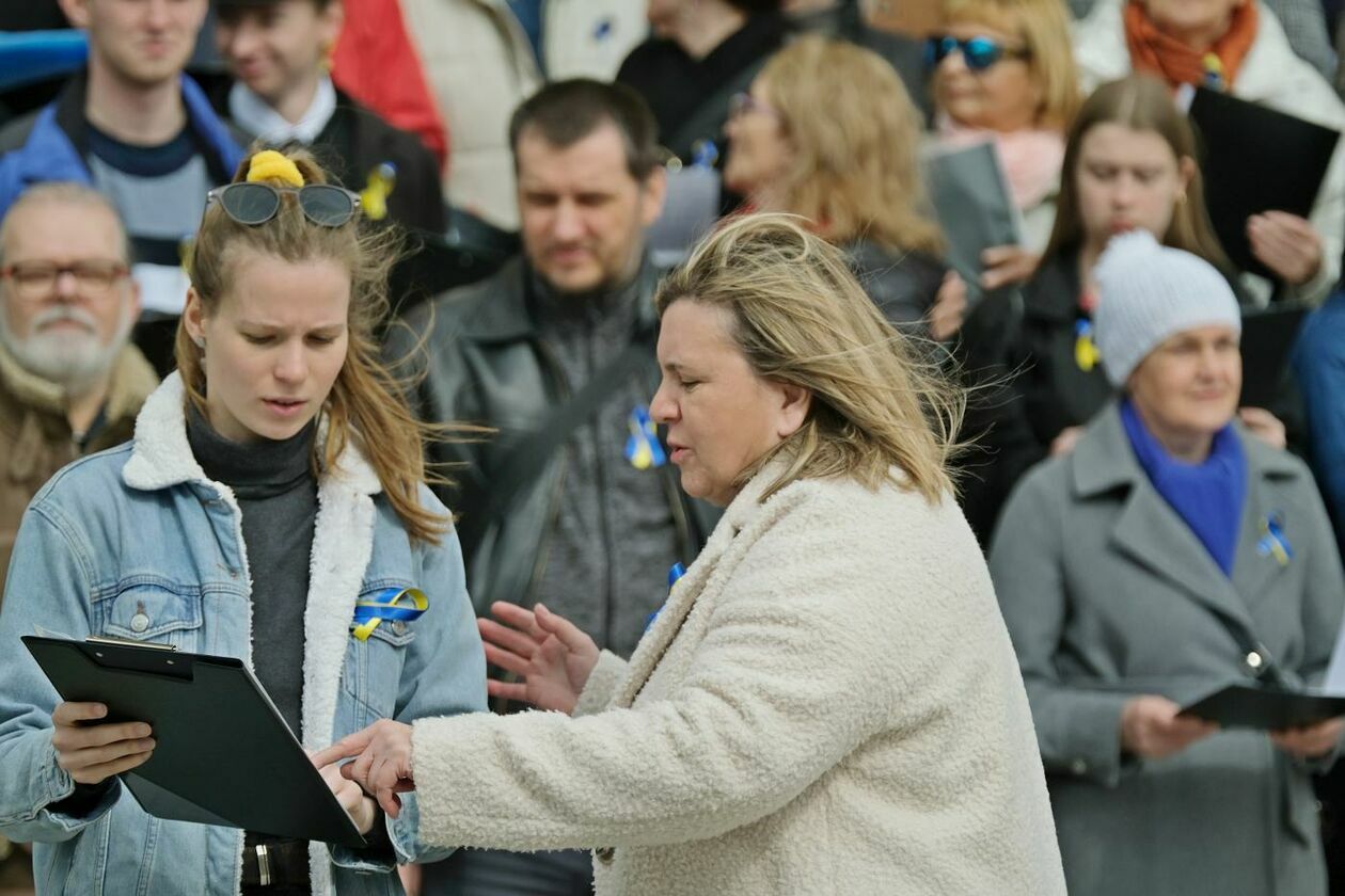  Lubelskie chóry śpiewały Modlitwę o pokój by zaprotestować przeciwko wojnie w Ukrainie (zdjęcie 27) - Autor: Maciej Kaczanowski