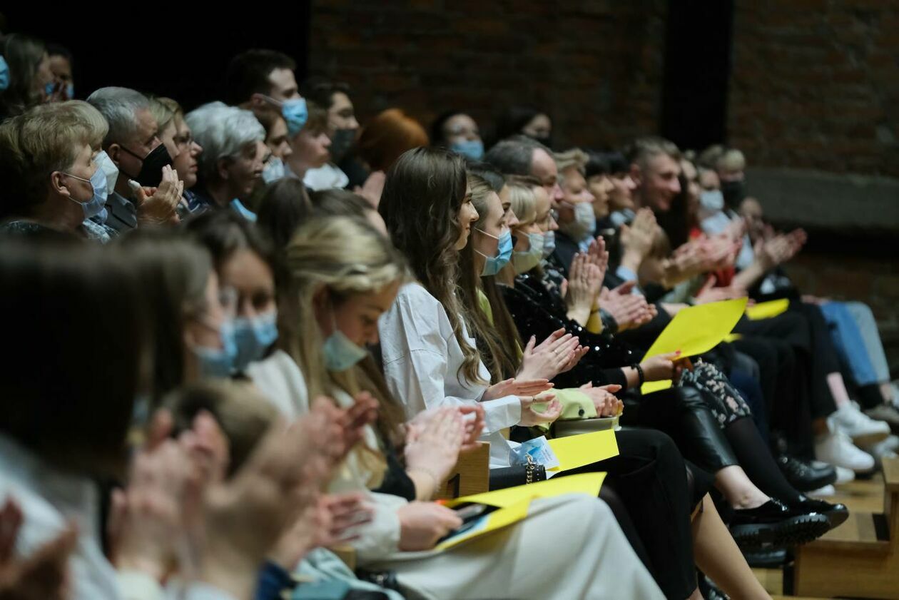  Koncert charytatywny na rzecz uchodźców z Ukrainy w Filharmonii Lubelskiej (zdjęcie 22) - Autor: Maciej Kaczanowski