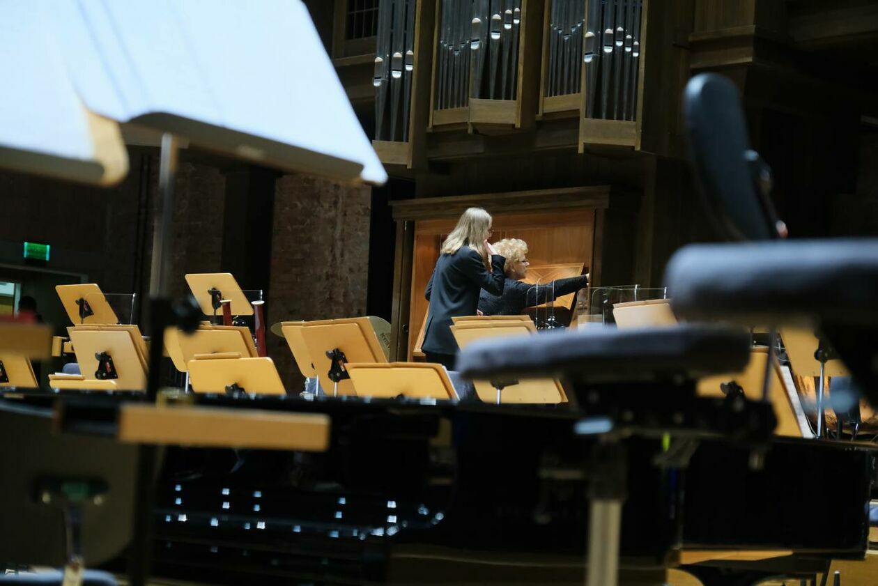  Koncert charytatywny na rzecz uchodźców z Ukrainy w Filharmonii Lubelskiej (zdjęcie 13) - Autor: Maciej Kaczanowski