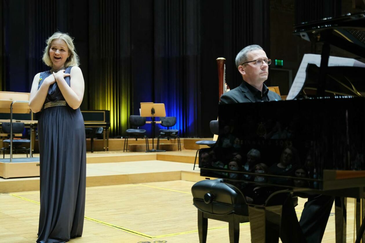  Koncert charytatywny na rzecz uchodźców z Ukrainy w Filharmonii Lubelskiej (zdjęcie 1) - Autor: Maciej Kaczanowski