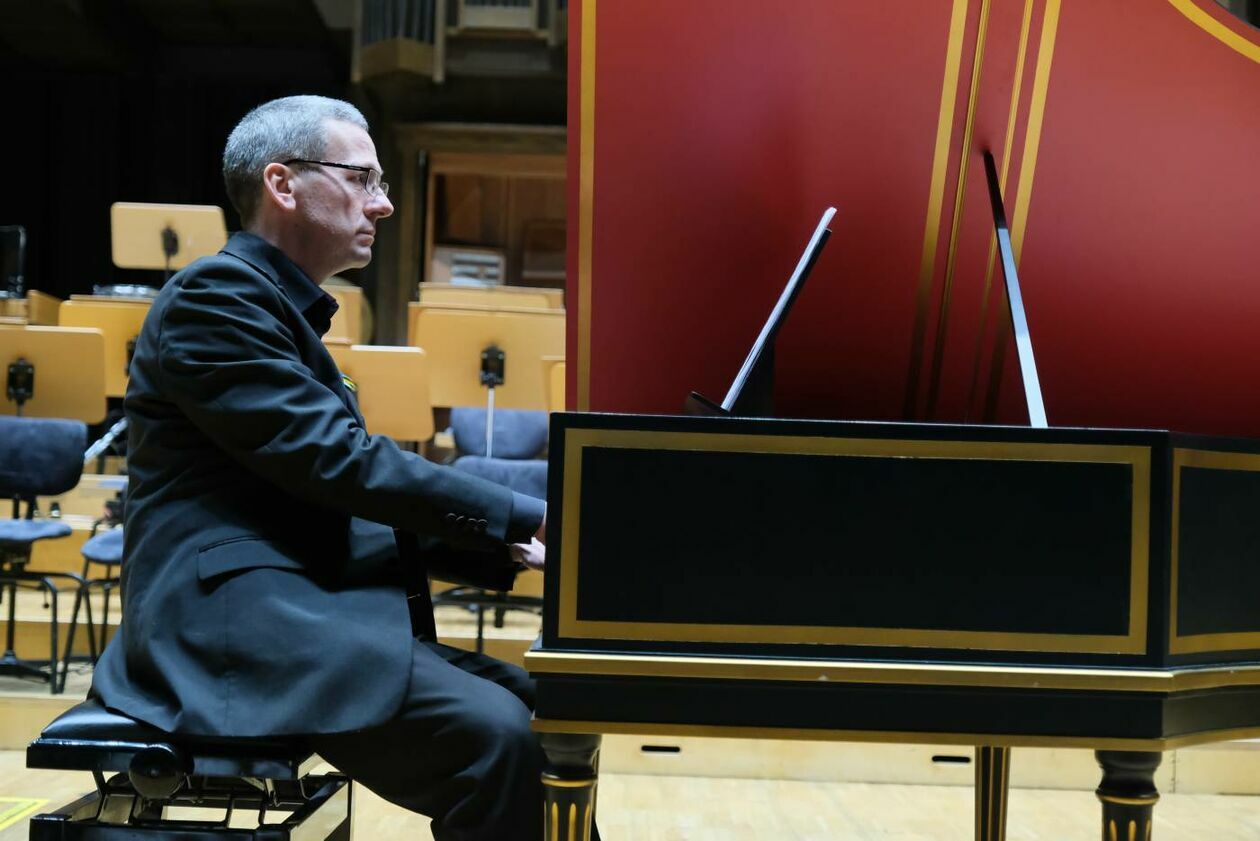  Koncert charytatywny na rzecz uchodźców z Ukrainy w Filharmonii Lubelskiej (zdjęcie 17) - Autor: Maciej Kaczanowski