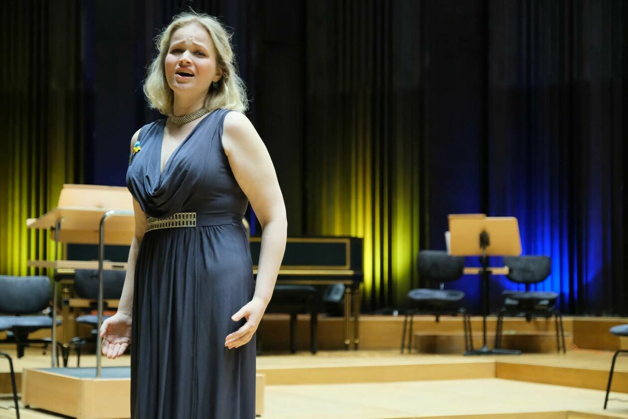  Koncert charytatywny na rzecz uchodźców z Ukrainy w Filharmonii Lubelskiej (zdjęcie 3) - Autor: Maciej Kaczanowski