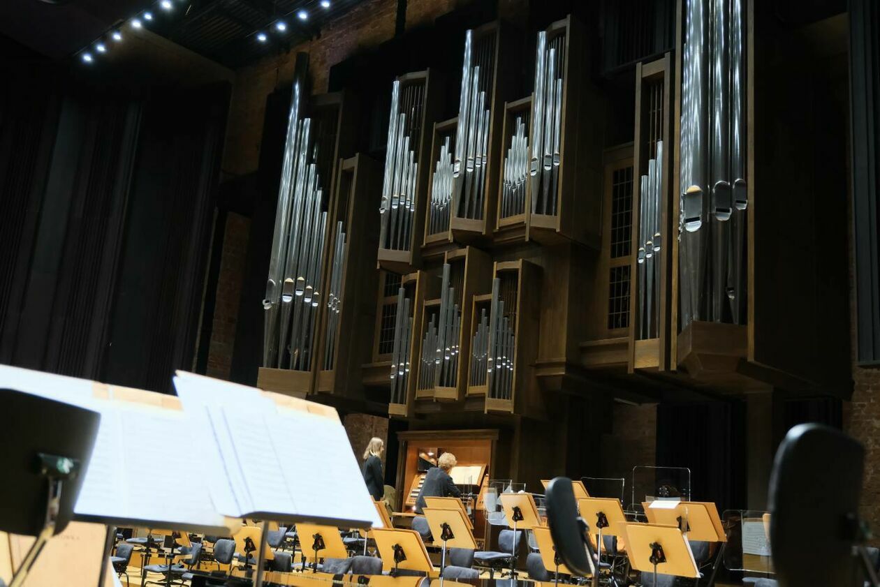  Koncert charytatywny na rzecz uchodźców z Ukrainy w Filharmonii Lubelskiej (zdjęcie 12) - Autor: Maciej Kaczanowski