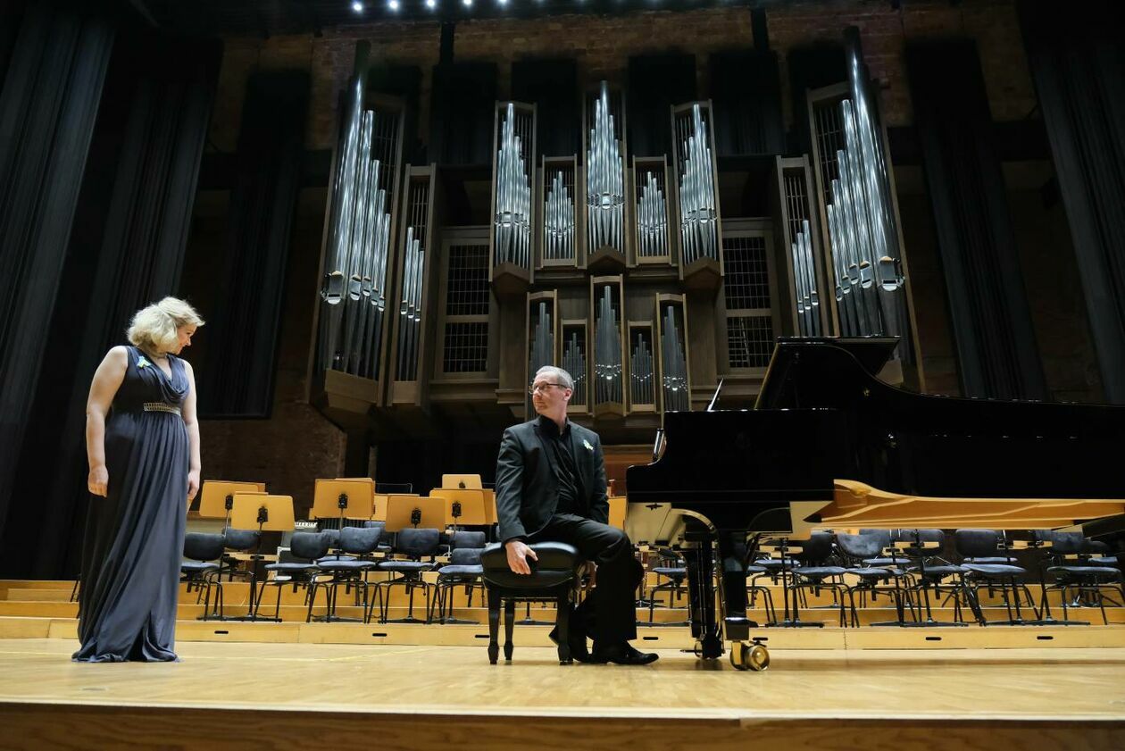  Koncert charytatywny na rzecz uchodźców z Ukrainy w Filharmonii Lubelskiej (zdjęcie 9) - Autor: Maciej Kaczanowski