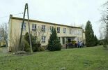 Zrujnowany budynek dawnej szkoły podstawowej w Szczuczkach (zdjęcie 4)