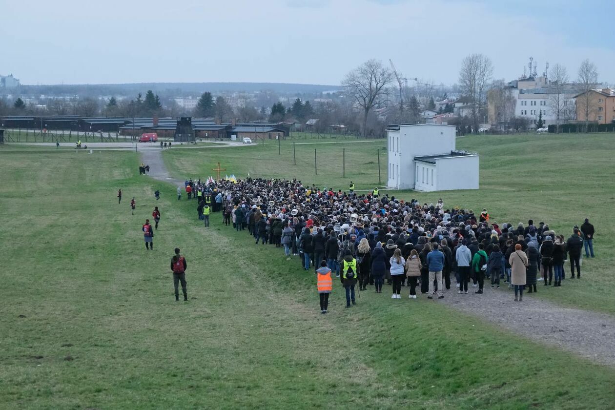  Droga krzyżowa na Majdanku  - Autor: Maciej Kaczanowski