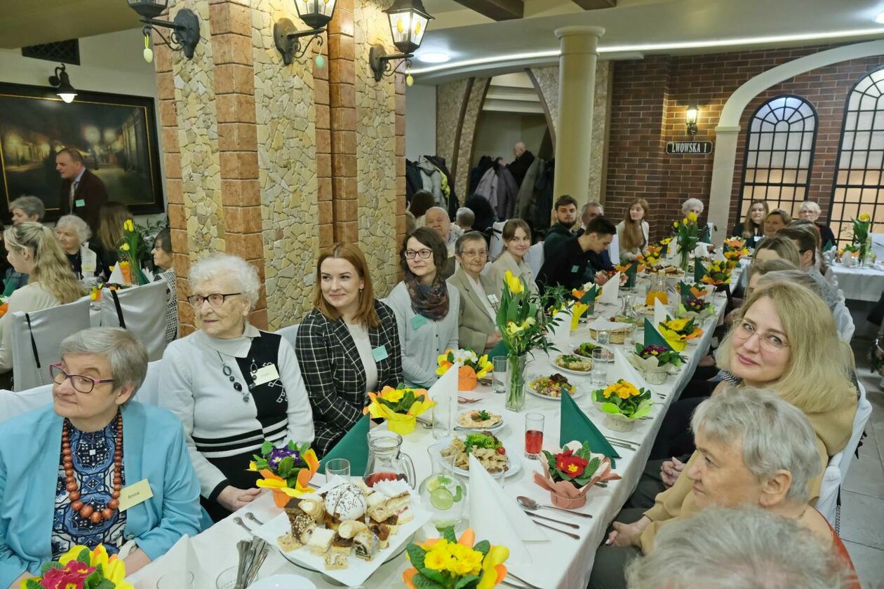  Śniadanie dla seniorów w hotelu Lwów (zdjęcie 3) - Autor: Maciej Kaczanowski