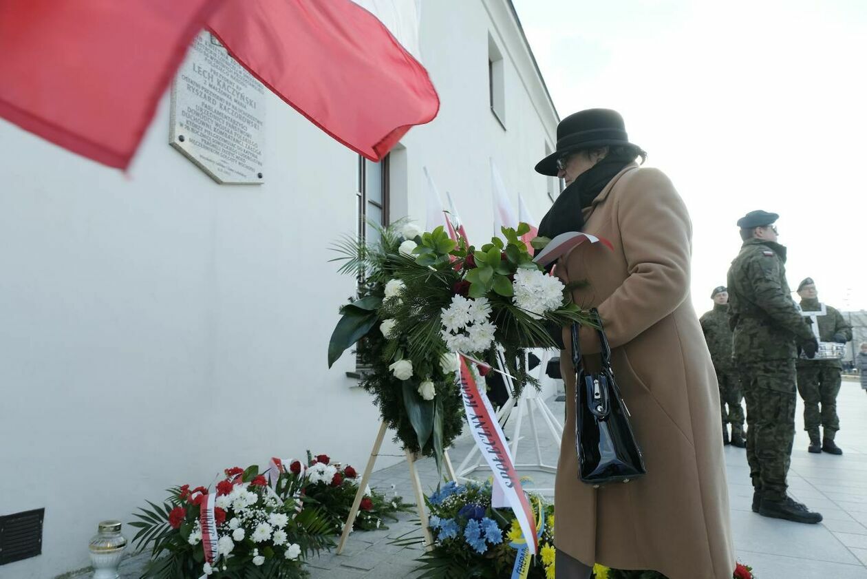  Obchody 12 rocznicy tragedii smoleńskiej w Lublinie (zdjęcie 43) - Autor: Maciej Kaczanowski