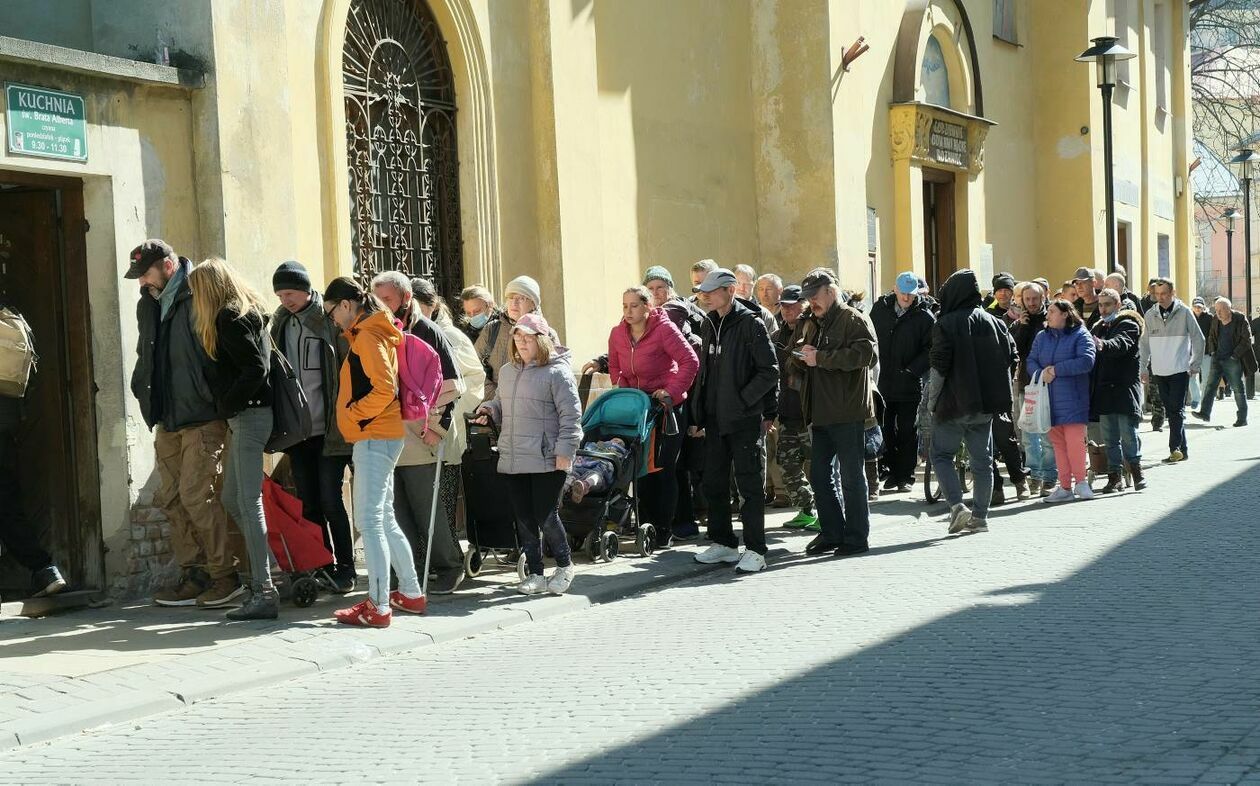 Śniadanie wielkanocne dla potrzebujacych w fundacji im. Brata Albrta