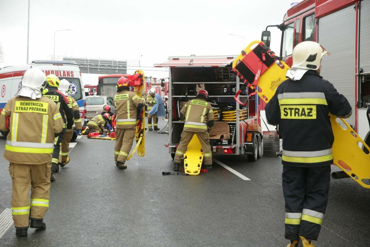  Ćwiczenia ratowania ofiar wypadku na S19 (zdjęcie 17) - Autor: Maciej Kaczanowski