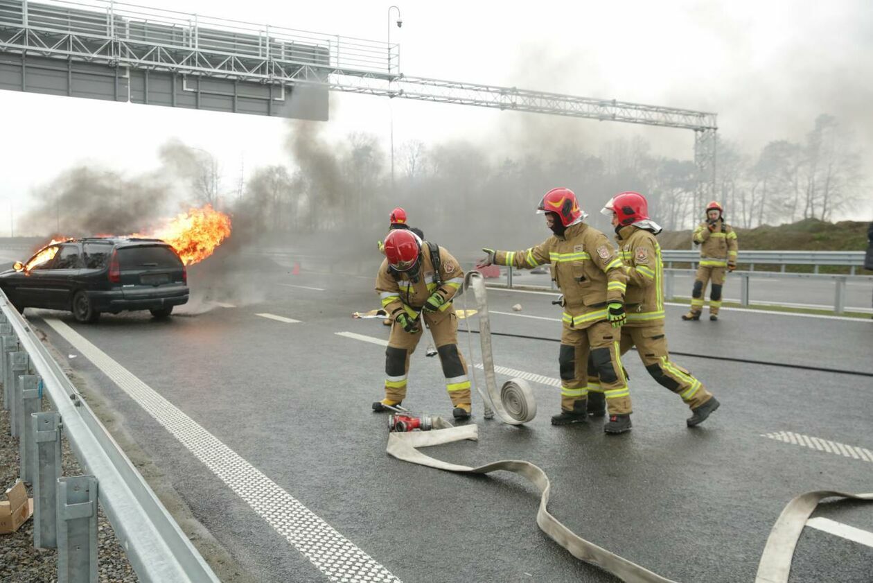  Ćwiczenia ratowania ofiar wypadku na S19 (zdjęcie 5) - Autor: Maciej Kaczanowski