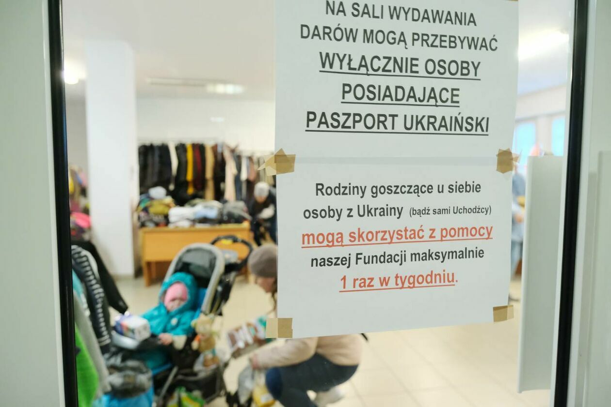  Fundacja Skakanka - punkt wydawania darów ukraińskim uchodźcom (zdjęcie 3) - Autor: Maciej Kaczanowski