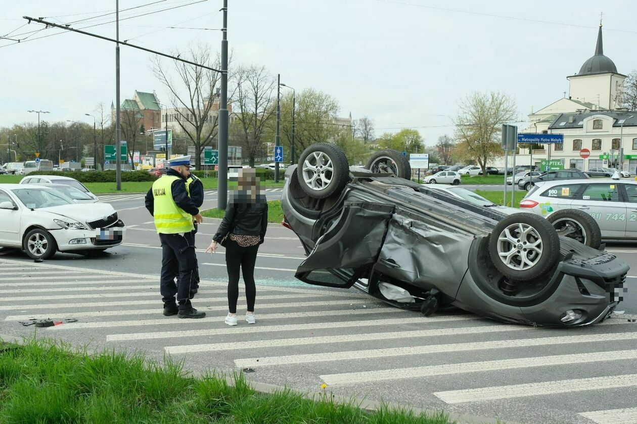  Wypadek na rondzie Mohyły w Lublinie  - Autor: Maciej Kaczanowski