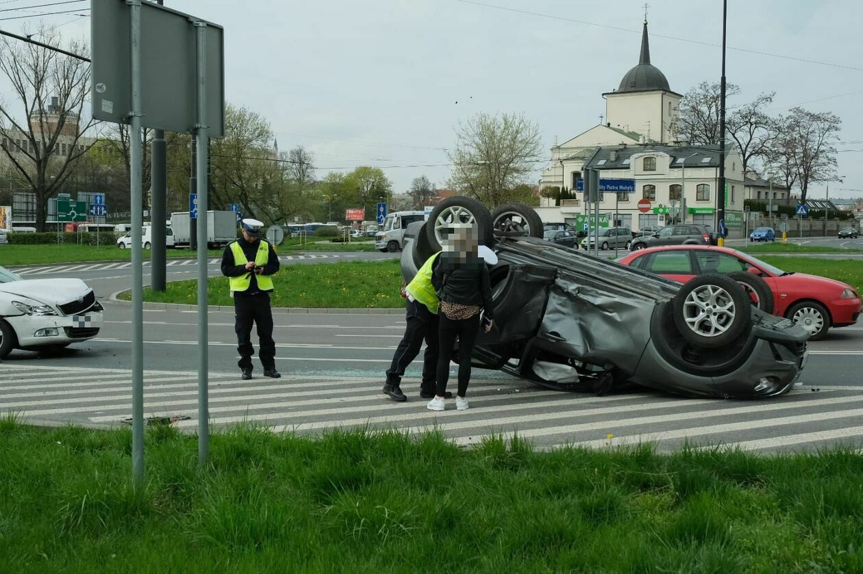  Wypadek na rondzie Mohyły w Lublinie (zdjęcie 8) - Autor: Maciej Kaczanowski