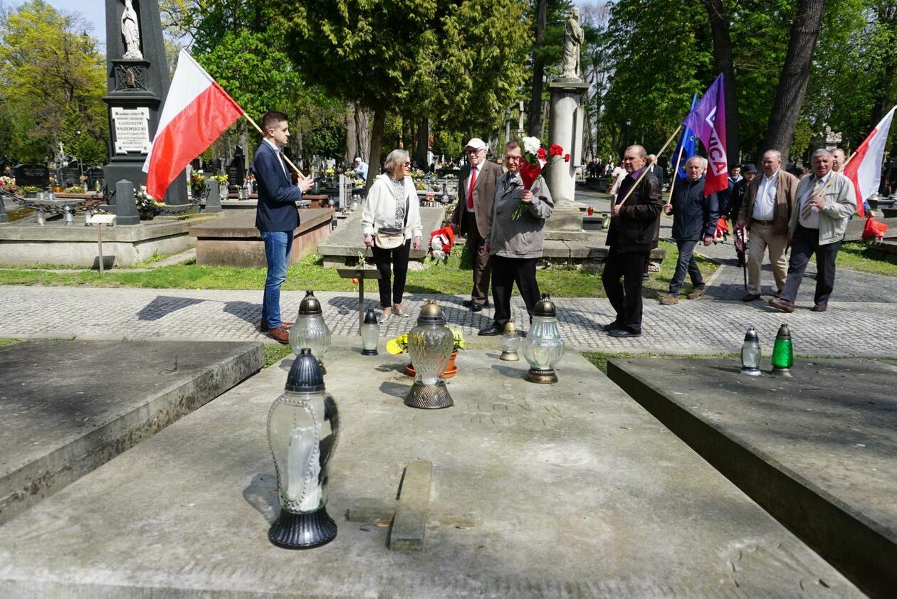  Przedstawieciele lubelskiej lewicy uczcili Święto 1 Maja na cmentarzu przy ul. Lipowej (zdjęcie 7) - Autor: Maciej Kaczanowski