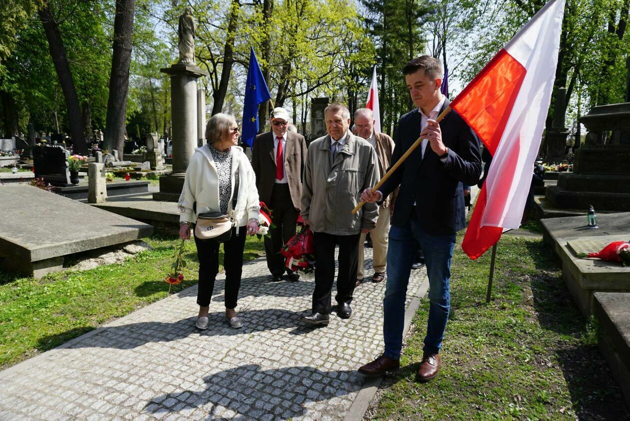 Przedstawieciele lubelskiej lewicy uczcili Święto 1 Maja na cmentarzu przy ul. Lipowej