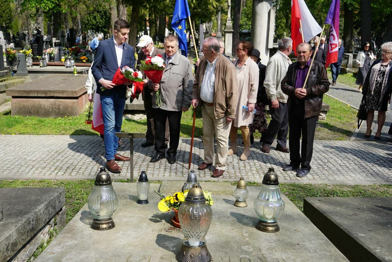  Przedstawieciele lubelskiej lewicy uczcili Święto 1 Maja na cmentarzu przy ul. Lipowej (zdjęcie 5) - Autor: Maciej Kaczanowski