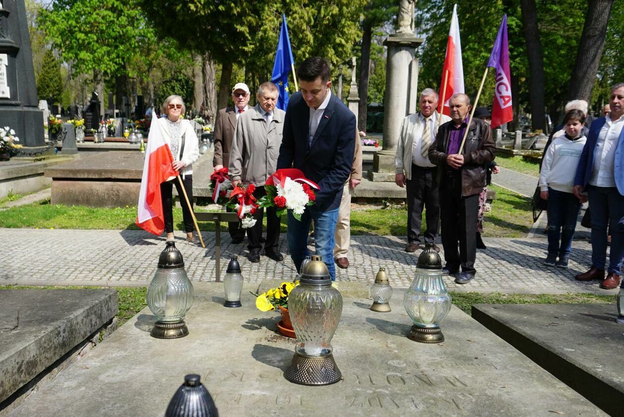  Przedstawieciele lubelskiej lewicy uczcili Święto 1 Maja na cmentarzu przy ul. Lipowej (zdjęcie 3) - Autor: Maciej Kaczanowski